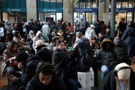 Caos en la Estación del Norte, en París. Foto: REUTERS/Benoit Tessier.