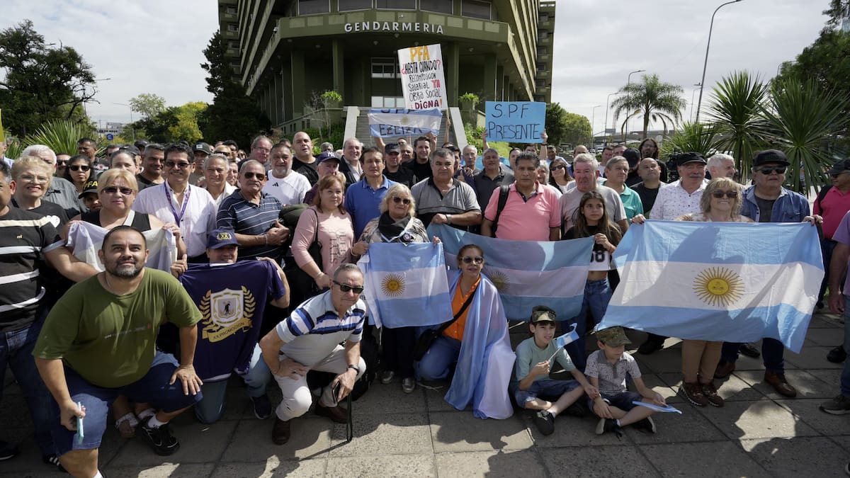 Las cinco fuerzas federales marcharon por mejores salarios pese al bono del Gobierno: “Es aberrante, tenemos que estar haciendo changas”