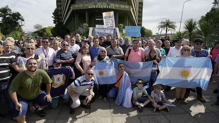 Las cinco fuerzas federales marcharon por mejores salarios pese al bono del Gobierno: “Es aberrante, tenemos que estar haciendo changas”