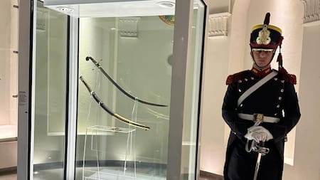 El Museo Histórico Nacional pierde a su joya, el sable corvo de San Martín: su historia de película con secuestros incluidos