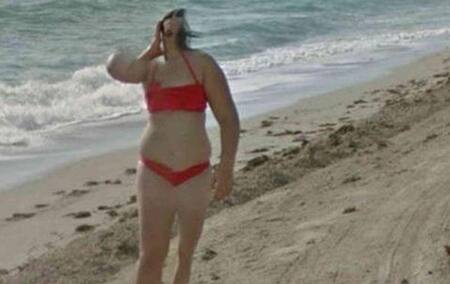 Google Maps - Mujer en la playa