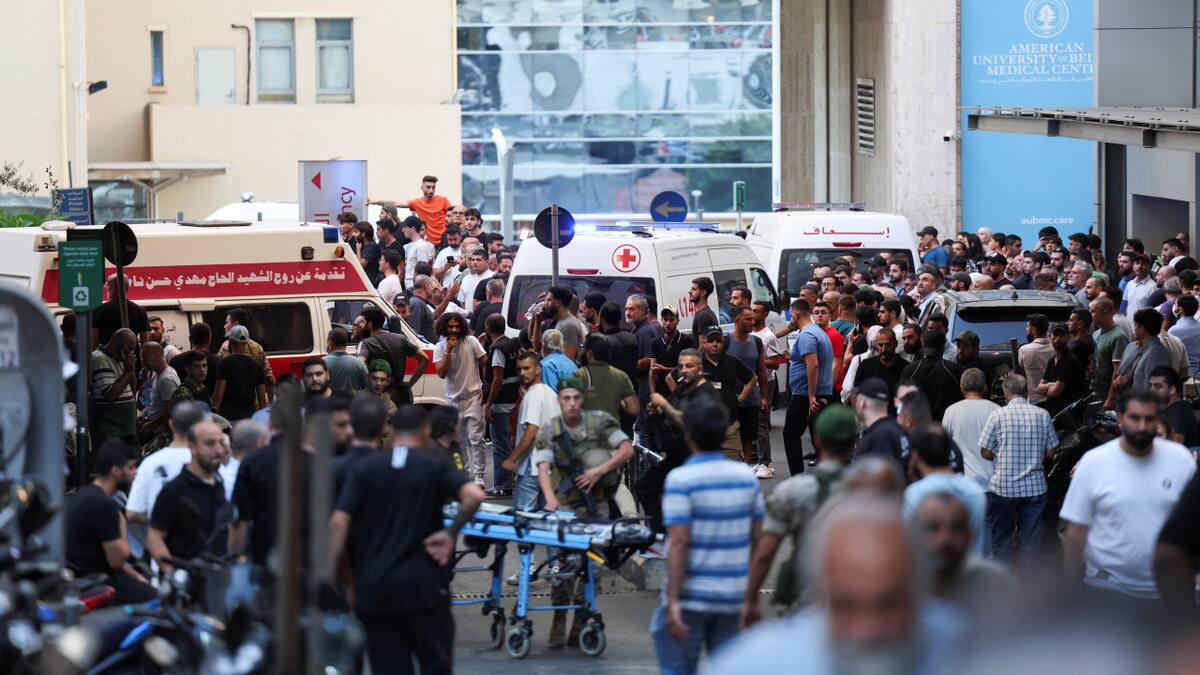 Masiva explosión de localizadores en el Líbano. Foto: Reuters.