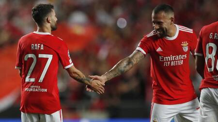 Festejo de Otamendi para el Benfica ante el Dinamo Kiev. Foto: REUTERS.