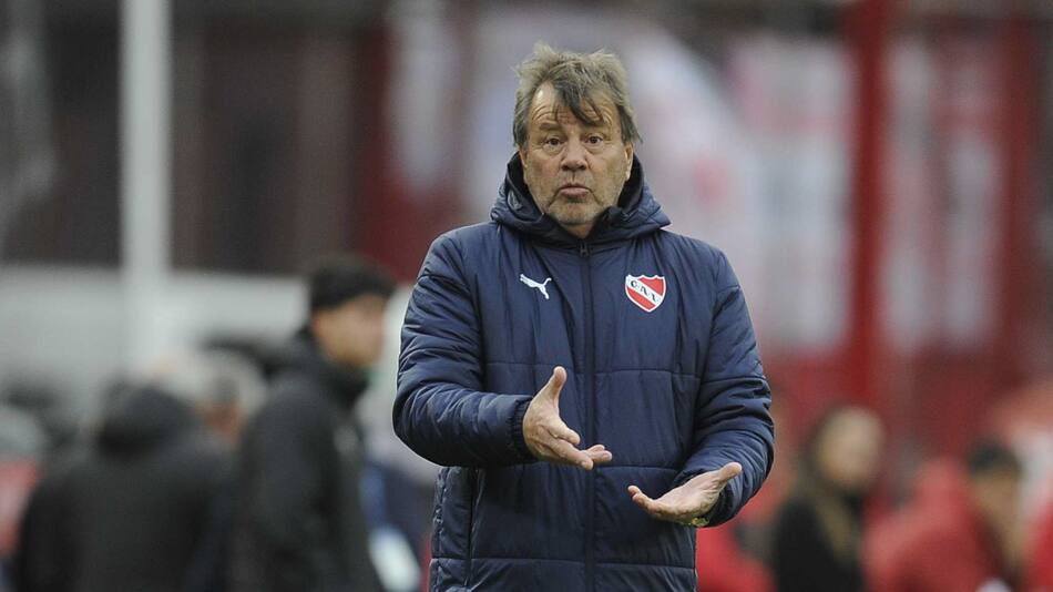 Ricardo Zielinski dejó de ser el entrenador de Independiente. Foto: Télam.