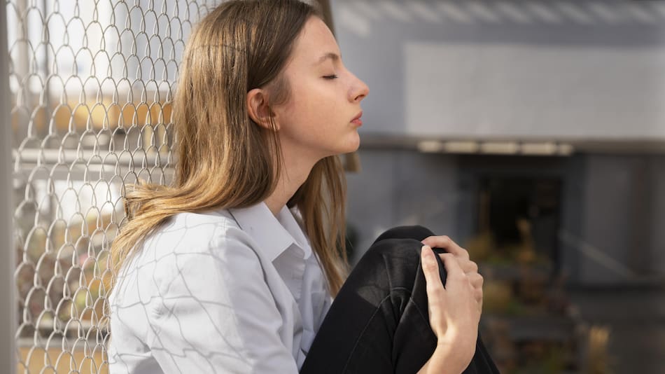 Persona triste, horóscopo. Foto: Freepik