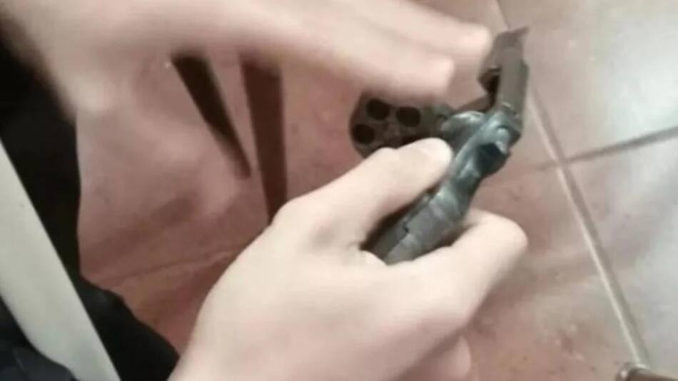 Alumno llevó un arma y un cuchillo a un colegio de Misiones.
