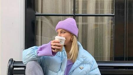 La moda del invierno 2025 NO son los gorros de lana.