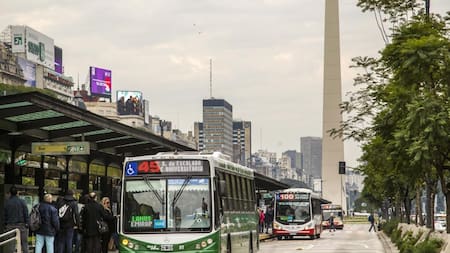 Colectivos en Ciudad de Buenos Aires. Foto: NA.