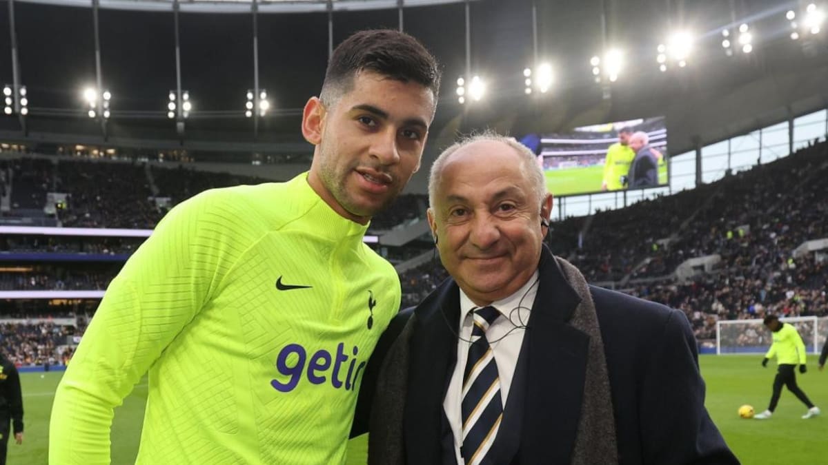 Cristian Romero y Osvaldo Ardiles. Foto: Twitter @Spurs_ES.