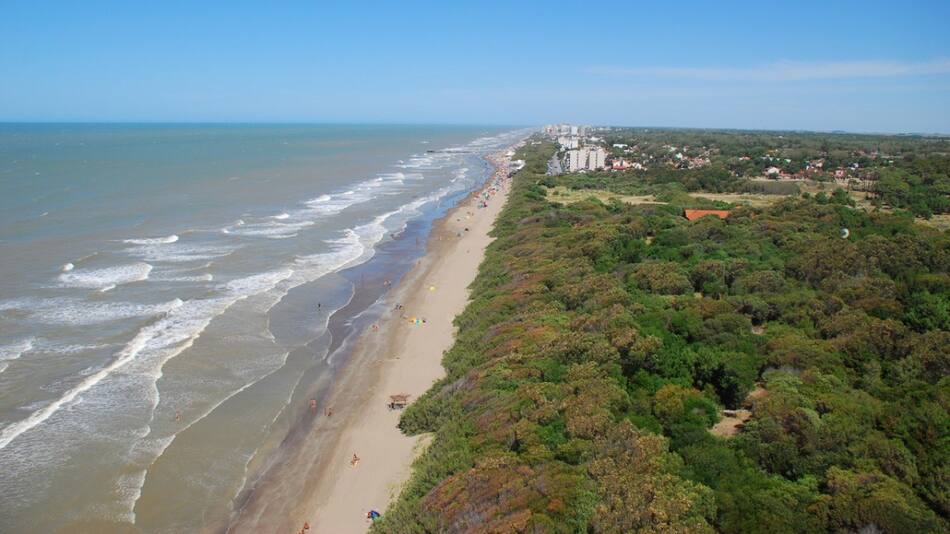 Una de las playas más tranquilas se ubica en la Costa Atlántica Argentina. Foto: Argentina Turismo.
