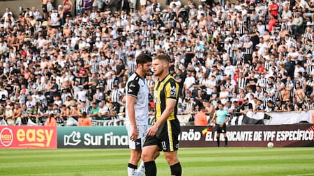 Deportivo Madryn vs Gimnasia de Mendoza.