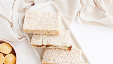 Sándwiches de miga. Foto: Instagram @lavicentelopez