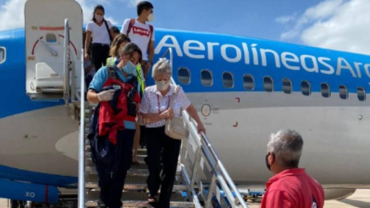 Un avión debió aterrizar de emergencia en el aeropuerto de Córdoba: el motivo