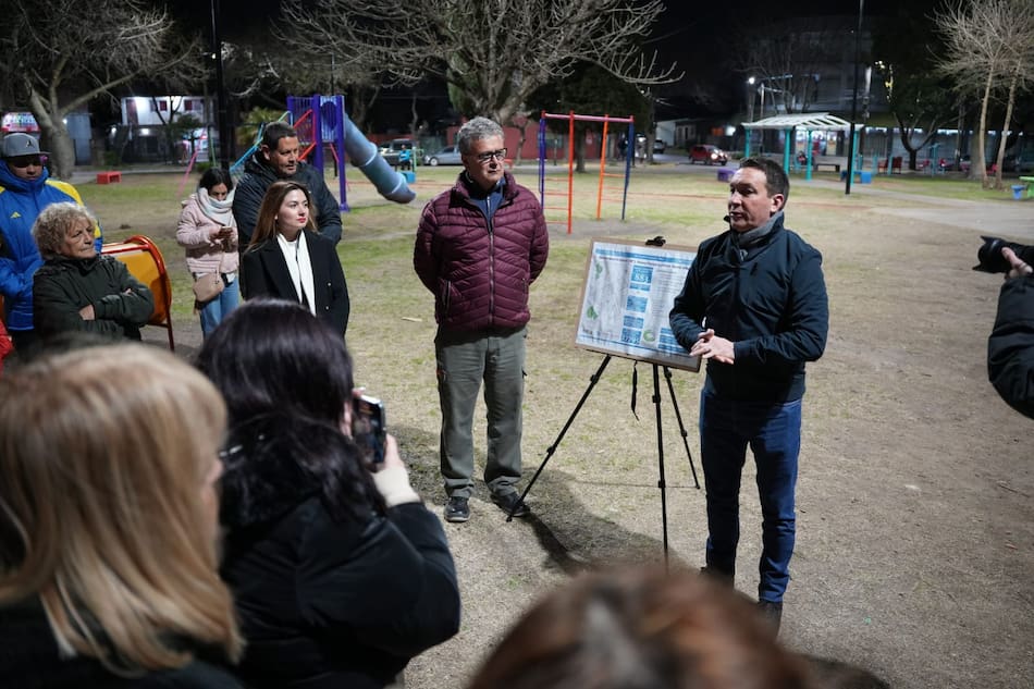 Andrés Watson supervisó recambio de luminarias en Florencio Varela.