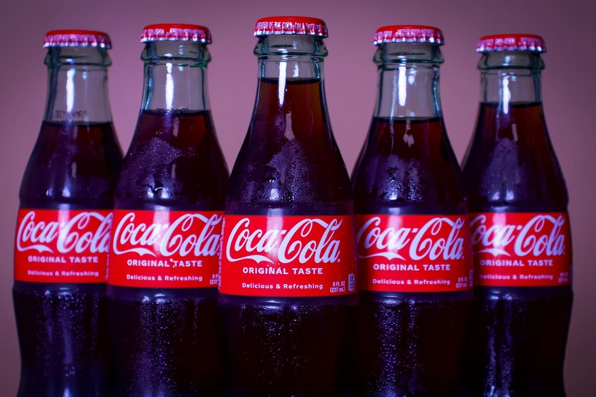 La Coca-Cola fue creada en 1886 por el farmacéutico John Stith Pemberton en Atlanta, Georgia, Estados Unidos.