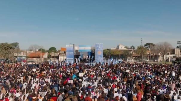 Merlo: miles de estudiantes prometieron lealtad a la bandera