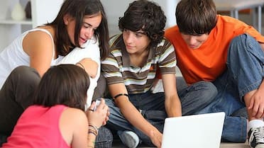 Es oficial: el Gobierno habilitó a que los adolescentes puedan invertir en el mercado financiero desde los 13 años