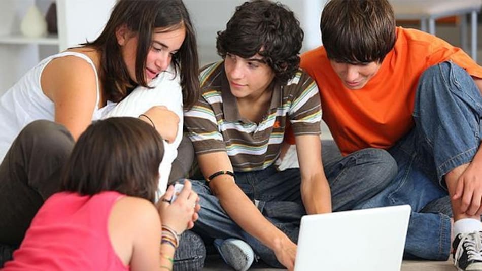 Polémica medida del Gobierno: los adolescentes podrán invertir desde los 13 años