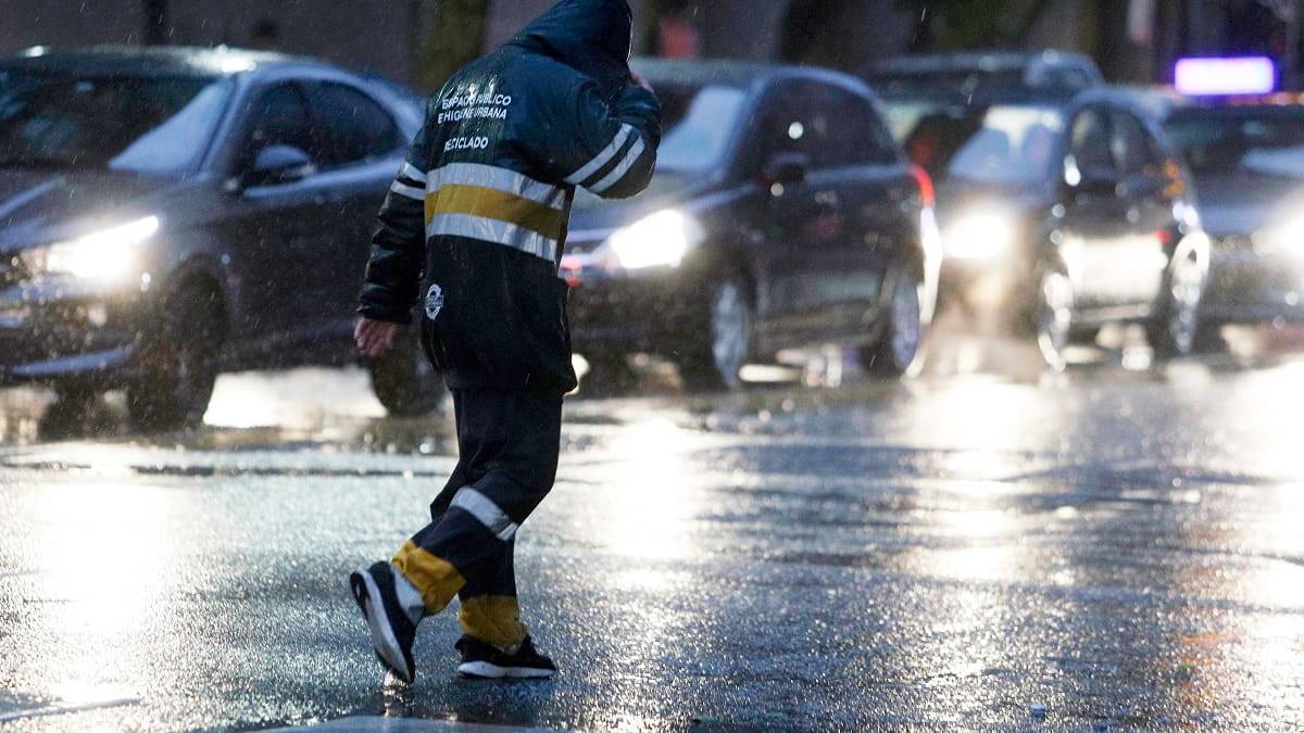 Lluvias; tormentas; ráfagas de viento.