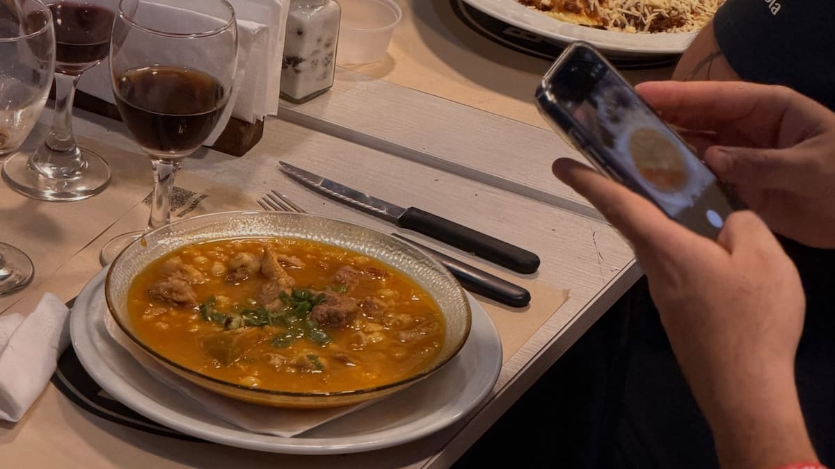La historia de los bodegones porteños: el ritual de Buenos Aires que se sirve en platos abundantes