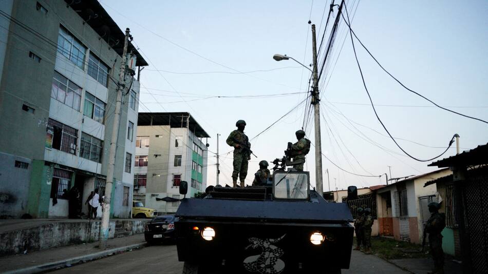 Operativos en Guayaquil. Foto: Reuters.