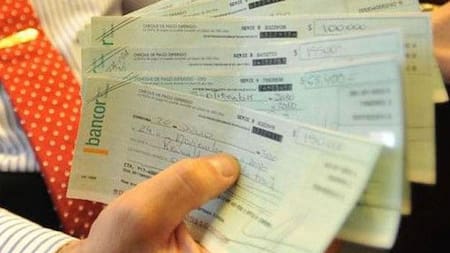 Alarma en la cadena de pagos: se triplicaron los cheques rechazados por falta de fondos, según el Banco Central