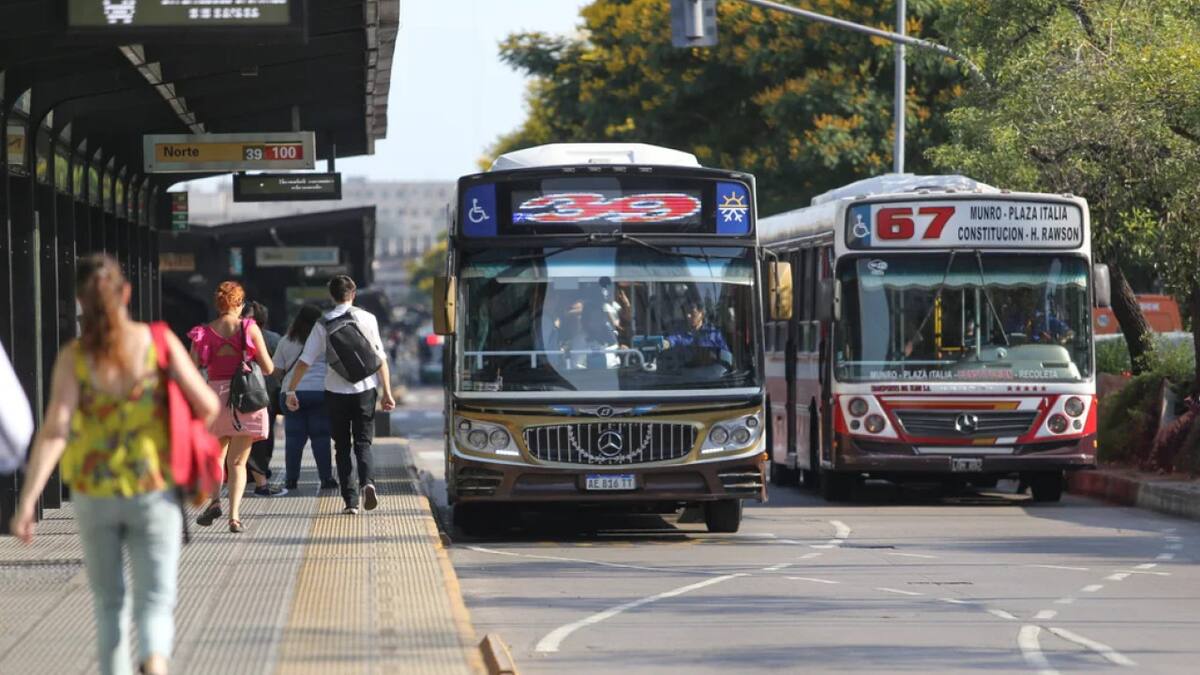 Los secretos en los colectivos. Foto: NA.