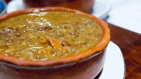 Guisos antifrío: 4 clásicos de Buenos Aires para comer puchero, lentejas, locro y carbonada