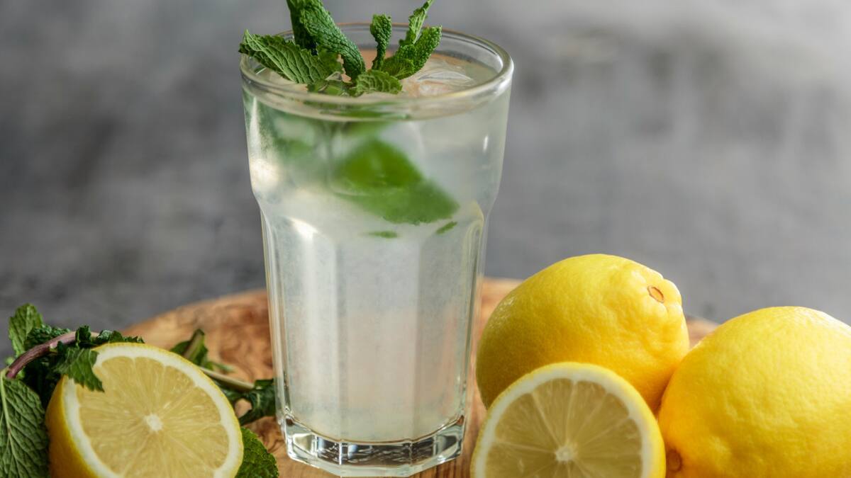 Agua con limón. Foto: Unsplash