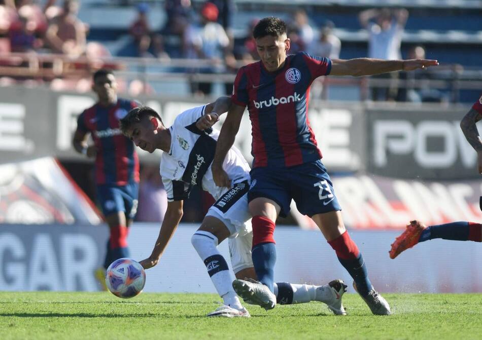 Gastón Hernández; San Lorenzo vs. Gimnasia y Esgrima La Plata. Foto: Télam.
