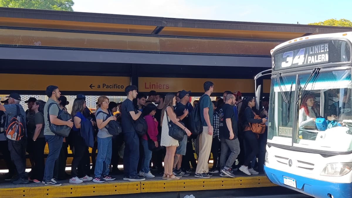 Viajar será más caro: a partir del 1° de mayo, vuelven a aumentar colectivos, subtes y peajes en el AMBA