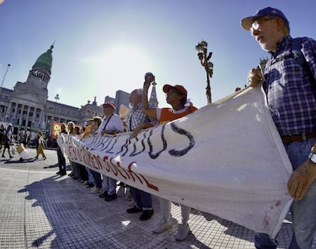 Marcha de Jubilados en el Congreso. FOTO: CLAUDIO FANCHI/ NA.
