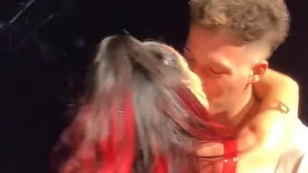 El chape entre Santi Maratea y Lali Espósito. Foto: captura de video.