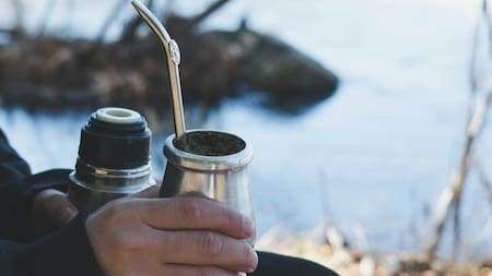 Qué ponerle al mate para bajar de peso. Foto Unsplash.