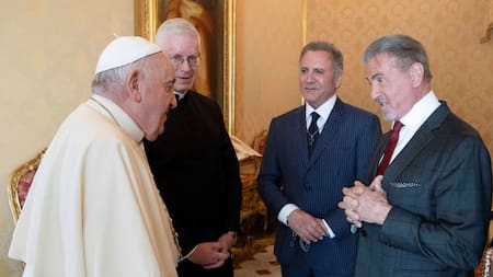 Papa Francisco junto a Sylvester Stallone en el Vaticano. Foto: REUTERS.