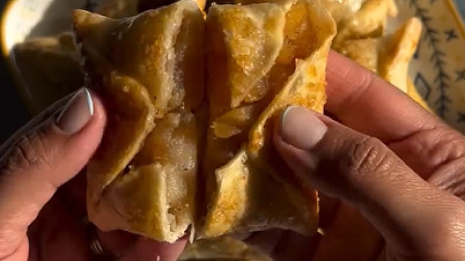 Receta de facturas de manzanas con tapas de empanadas. Foto: Instagram/@mamamelliscocina