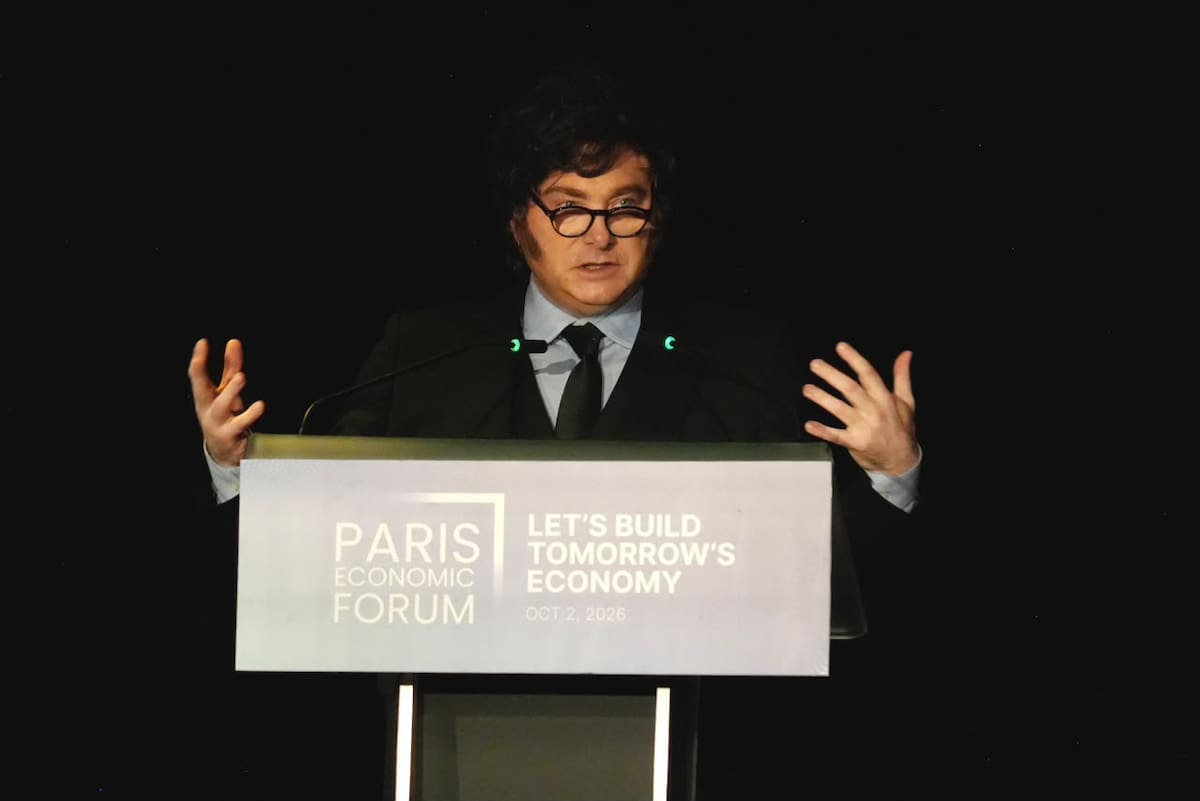 Javier Milei disertó en el Foro Económico de París, donde recibió el premio “Economista más influyente”.