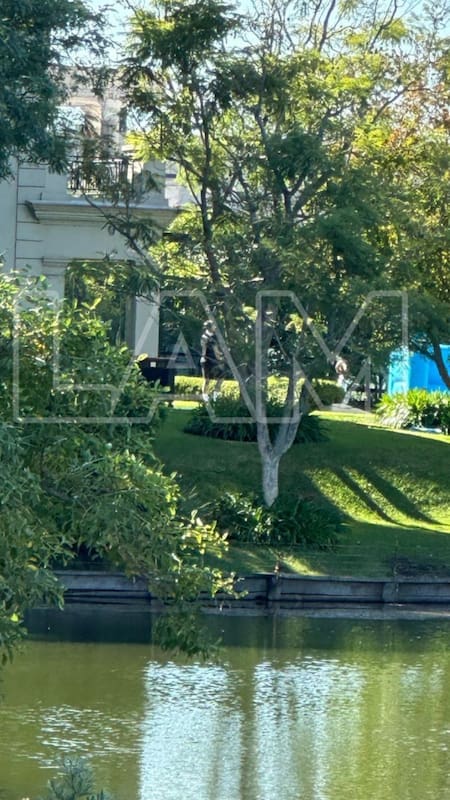 Mauro Icardi incumplió con la Justicia y podría perder la revinculación con sus hijas. Foto X @elejercitodeLAM