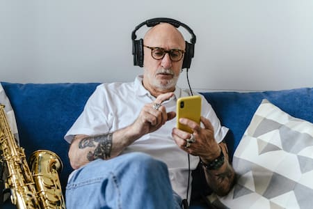 Musica, telefono, celular. Fuente: Pexels