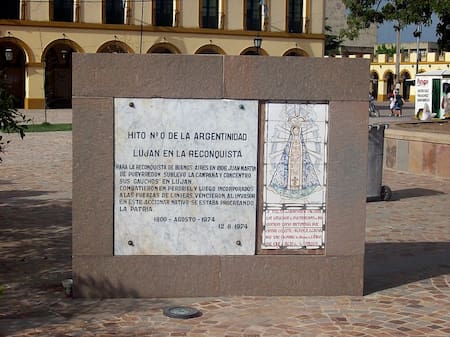 El primero de los Hitos está en Luján. Foto: Wikipedia