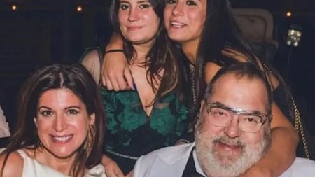 Jorge Lanata junto a sus hijas Lola y Bárbara; y su esposa Elba Marcovecchio. Foto: Redes