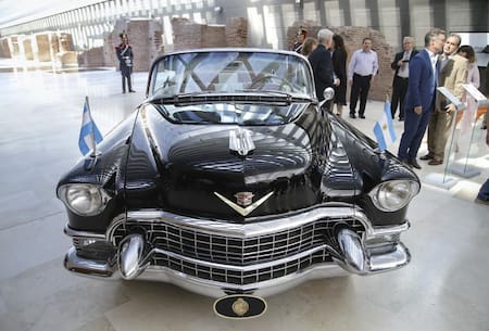 Cadillac descapotable que compró Perón restaurado - NA -