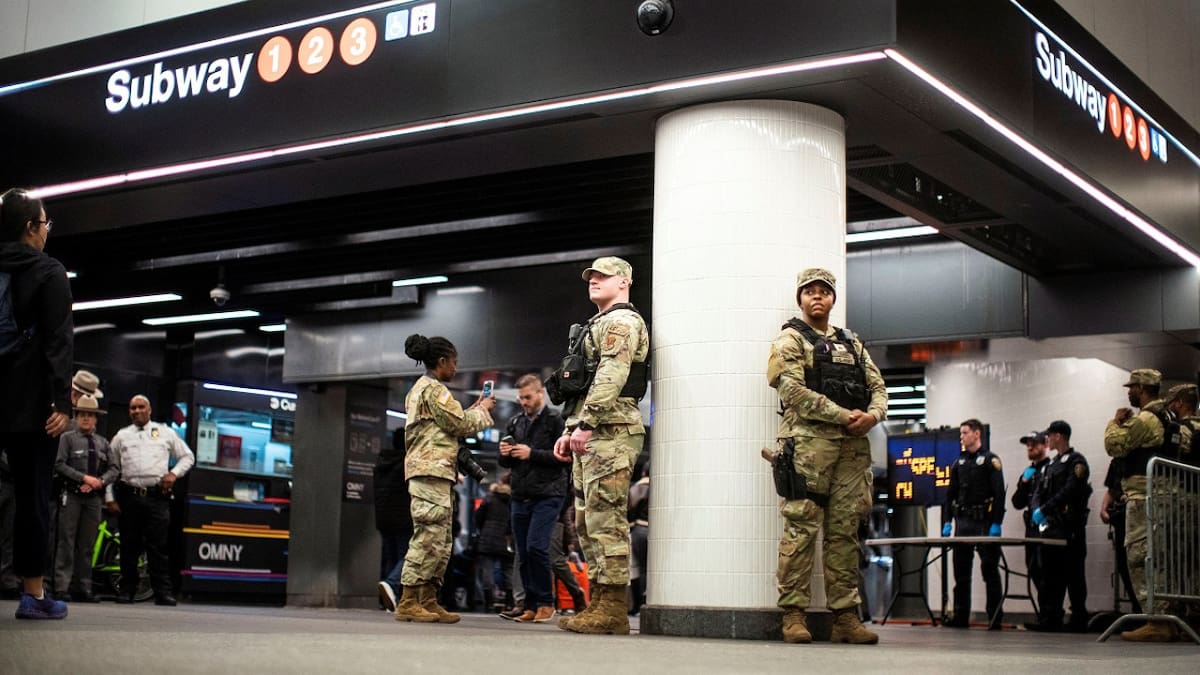 Controles policiales en los subtes de Nueva York, Estados Unidos. Foto: Reuters.