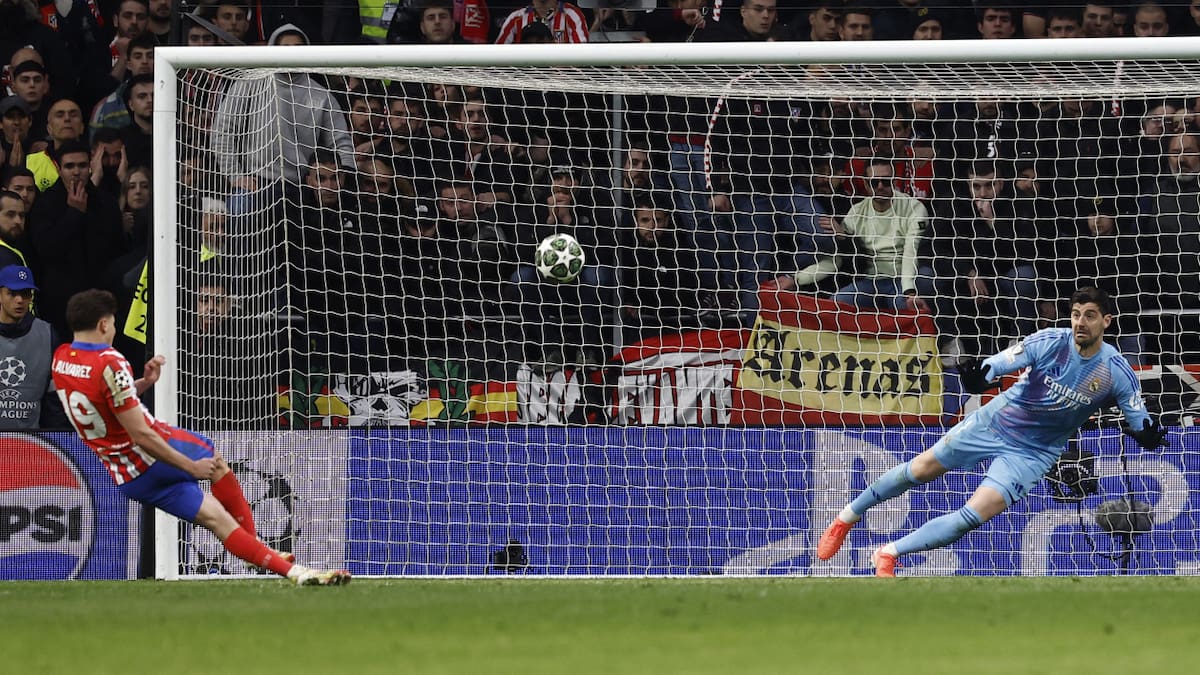 El penal anulado a Julián Álvarez. Foto: Reuters/Susana Vera