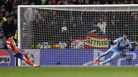 El penal anulado a Julián Álvarez. Foto: Reuters/Susana Vera