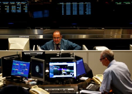 Bolsa de valores; riesgo país. Foto: Reuters.