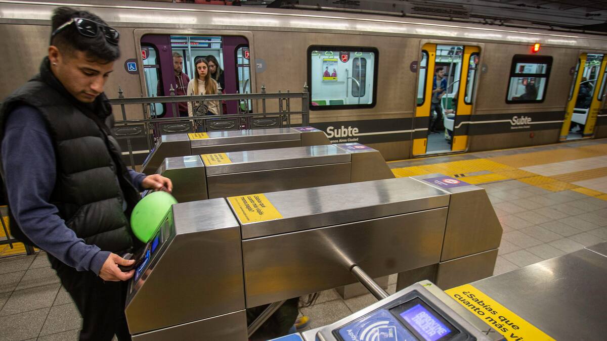 Subte; transporte público.