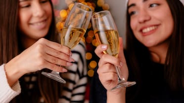 Cena de Navidad: tips para prevenir la resaca y cómo contrarrestar los excesos de comida en los festejos de fin de año