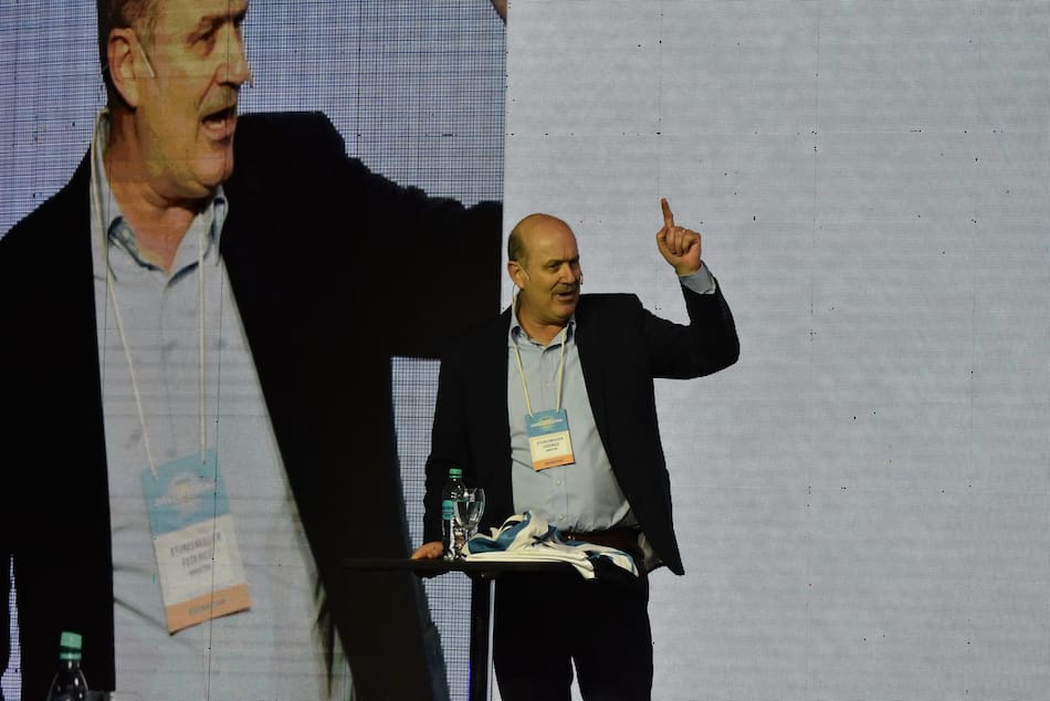 sturzenegger reclamó a empresarios en idea por reforma laboral