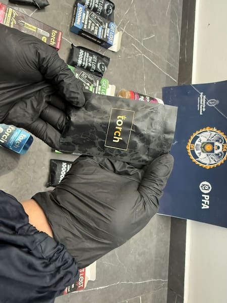 Operativo contra la venta ilegal de productos de vapeo con THC y nicotina.